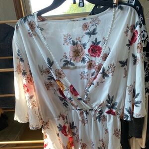 Flowered Summer blouse with tie